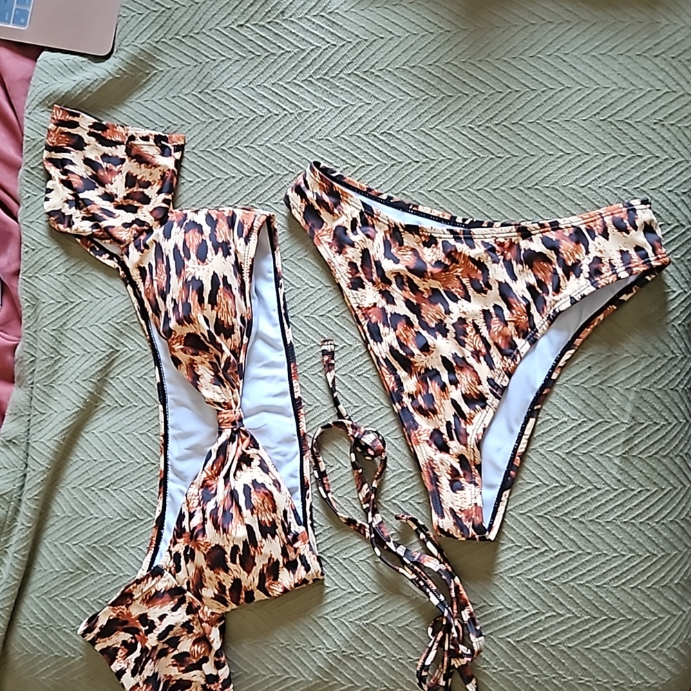 Leopard bikini